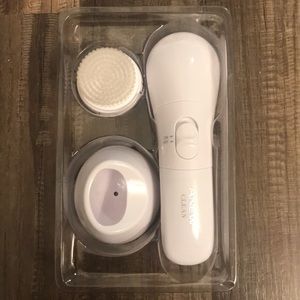 **LAST CHANCE** *NEW IN BOX* Anew Cleansing Brush